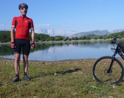 Bruce Irving Cycling on the  tour with redspokes